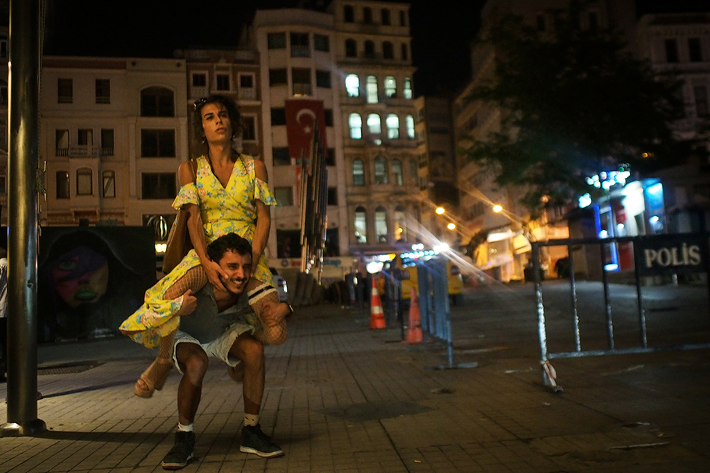 Burçak sergisi açılıyor: “Hikayelerimiz ‘bundan’ daha güzel!” Kaos GL - LGBTİ+ Haber Portalı